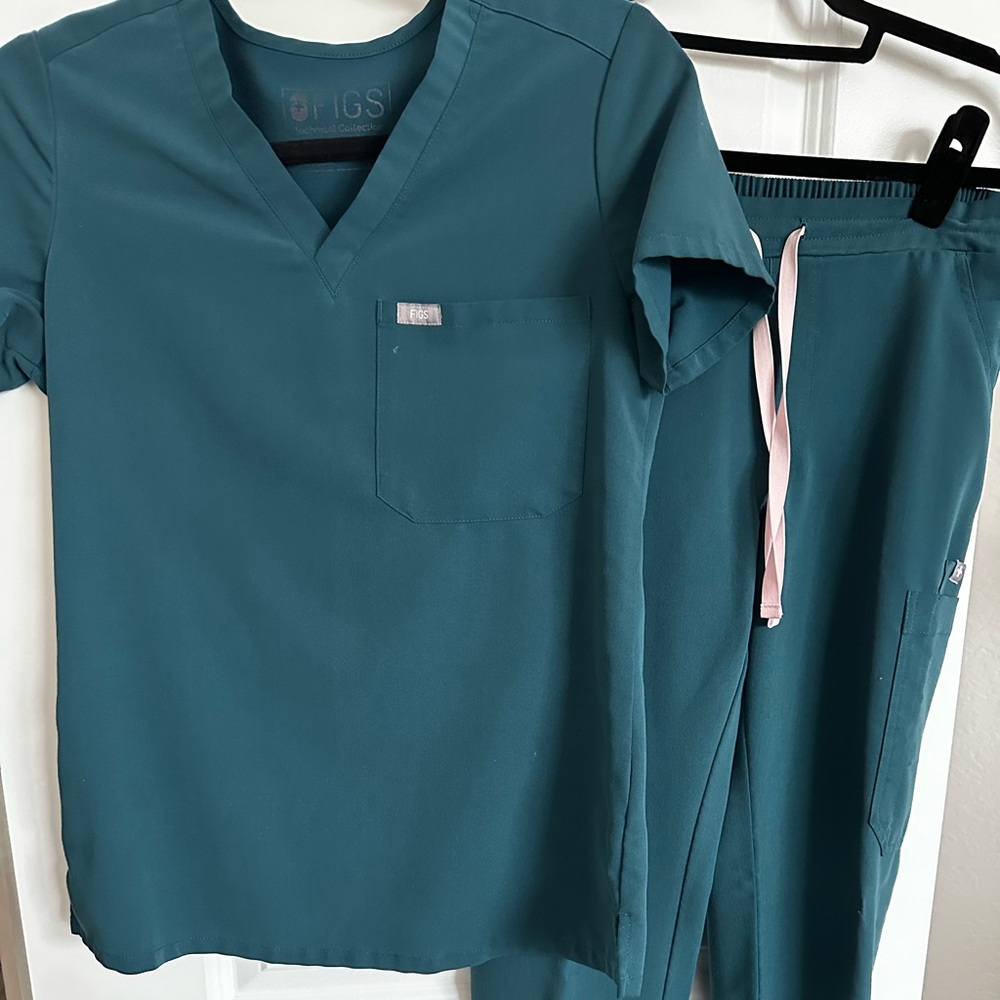 Figs Caribbean Blue Scrub Set with Pink String